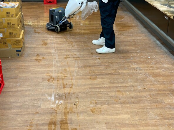 札幌市東区の店舗を清掃いたしました。